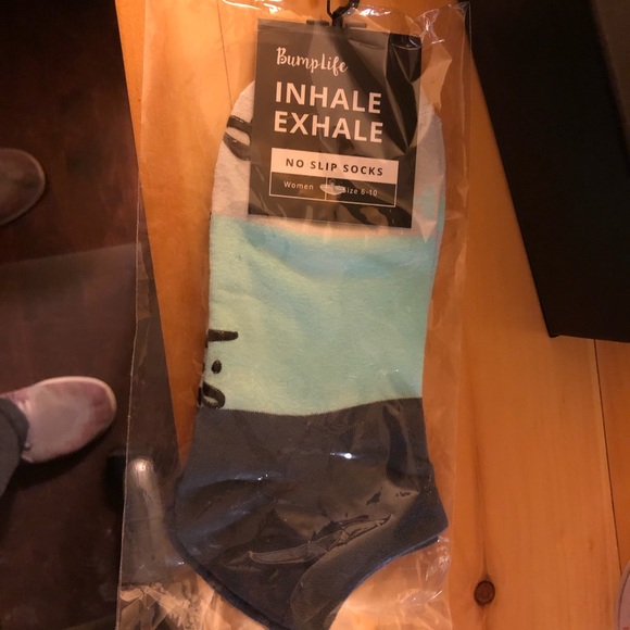 NWT no slip yoga socks - Picture 1 of 1